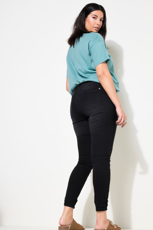Jean skinny 5 poches, taille haute et jambes près du corps