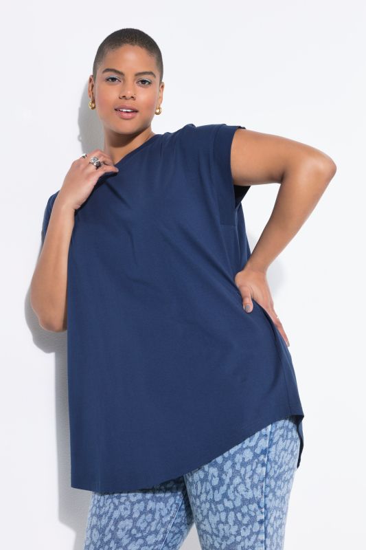 T-shirt oversize, base arrondie