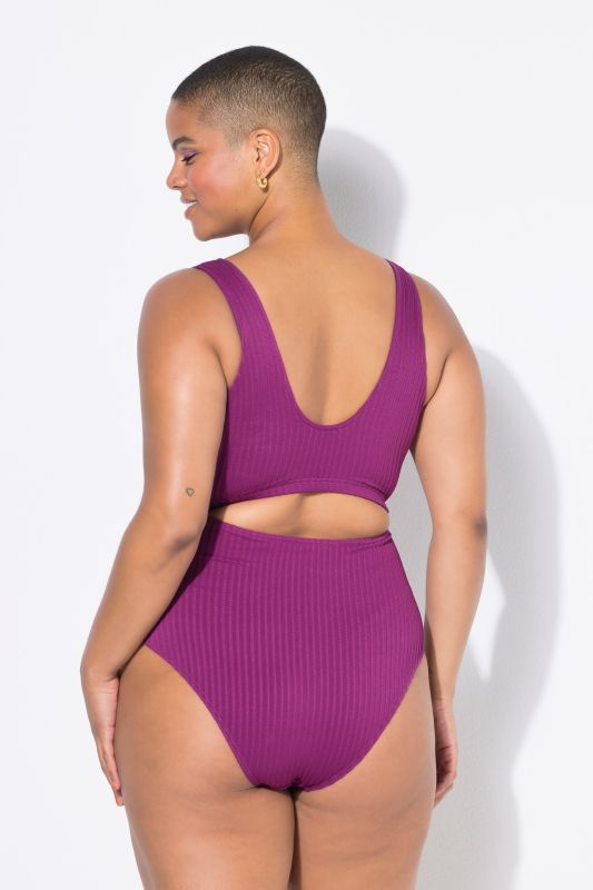 Maillot de bain avec bonnets souples amovibles. Look bikini