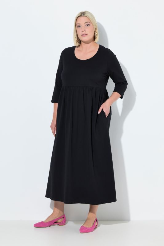 Robe maxi en jersey, avec poches. Coupe trapèze évasée. Décolleté rond et manches 3/4.