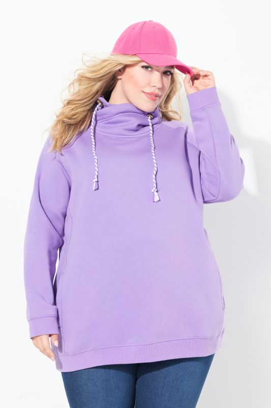 Sweat-shirt à col montant et évasé. Poches et manches raglan.