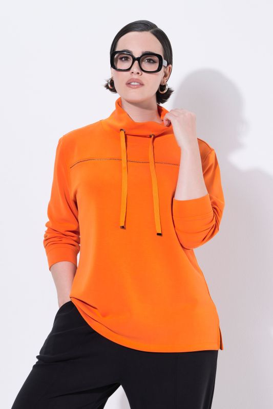 Sweat-shirt avec pierres fantaisie, collection Classic. Col montant et manches 3/4.