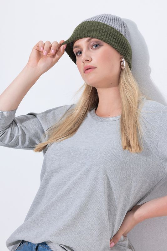 Bonnet en maille côtelée douce, revers de couleur contrastante