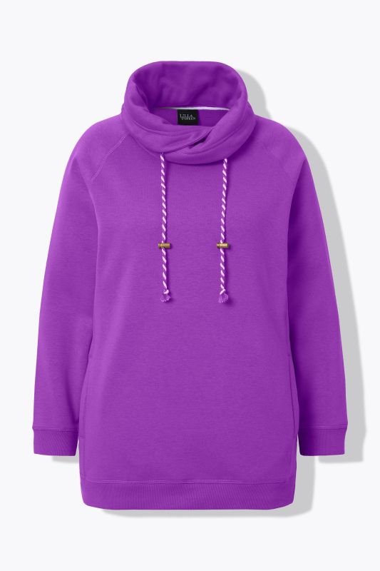 Sweat-shirt à col montant et évasé. Poches et manches raglan.