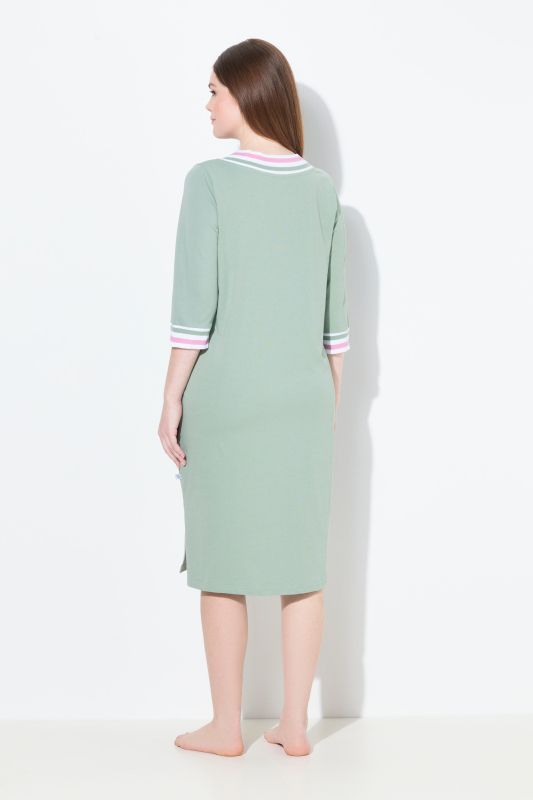 Chemise de nuit avec bordure fantaisie – col en V et manches 3/4