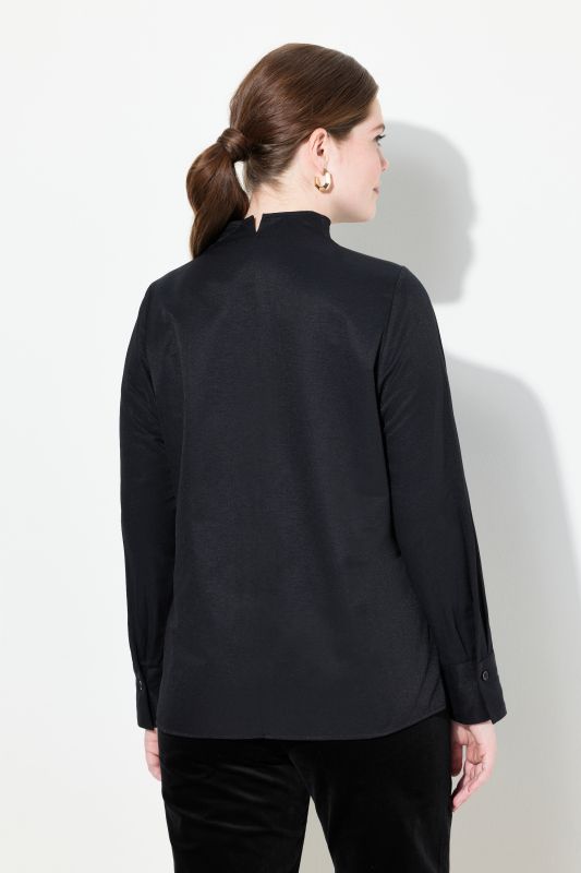 Chemise en tissu Oxford. Col calice et manches longues