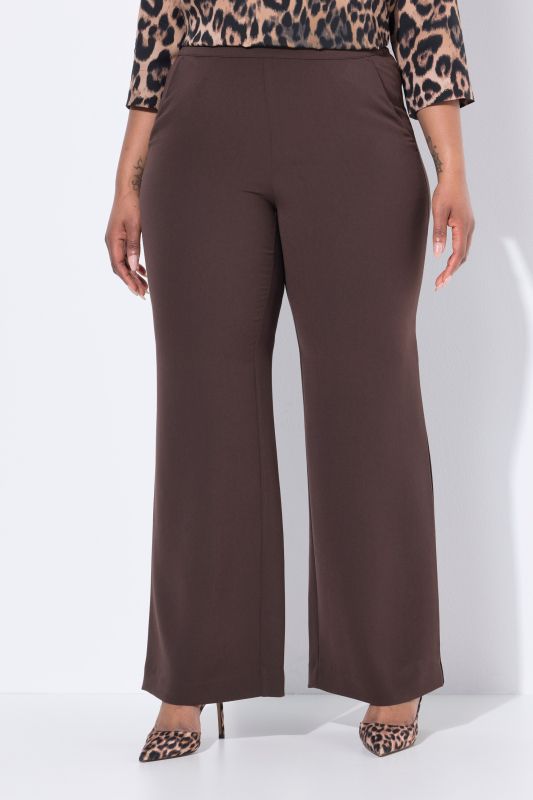 Pantalon de tailleur à jambe droite et large. Taille élastique