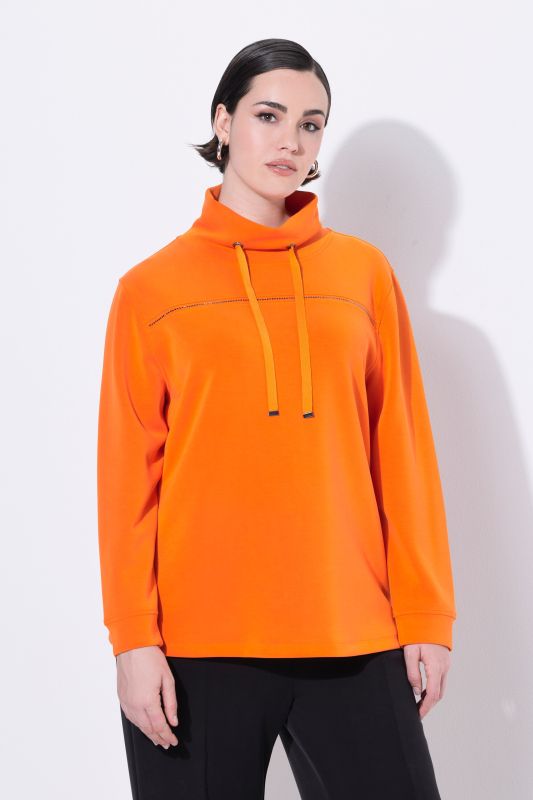 Sweat-shirt avec pierres fantaisie, collection Classic. Col montant et manches 3/4.