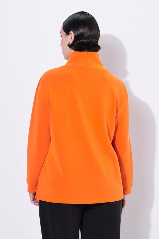 Sweat-shirt avec pierres fantaisie, collection Classic. Col montant et manches 3/4.