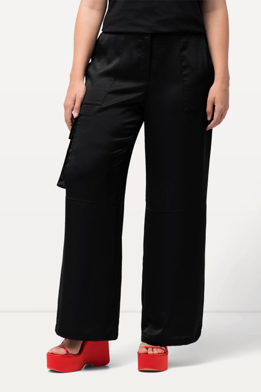Pantalon cargo Mary en satin. Jambe droite et large. Taille élastique
