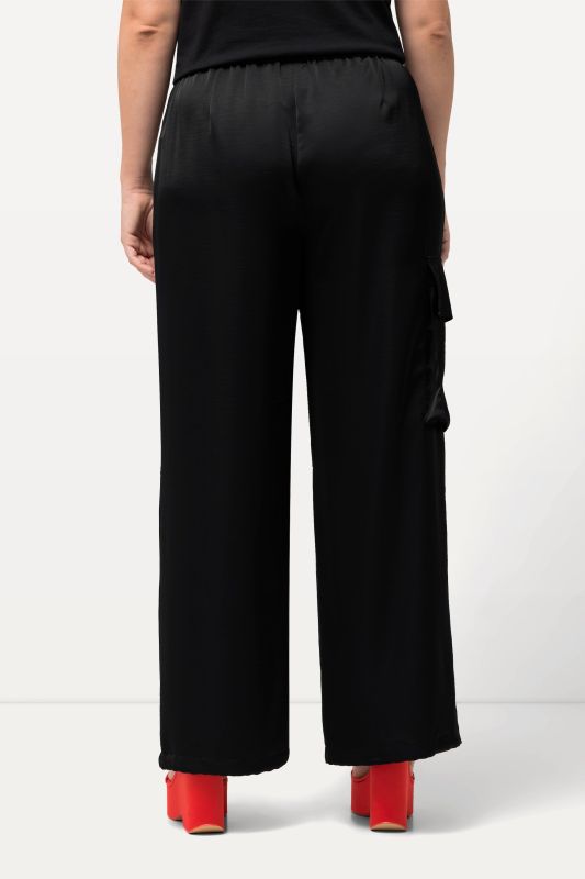 Pantalon cargo Mary en satin. Jambe droite et large. Taille élastique
