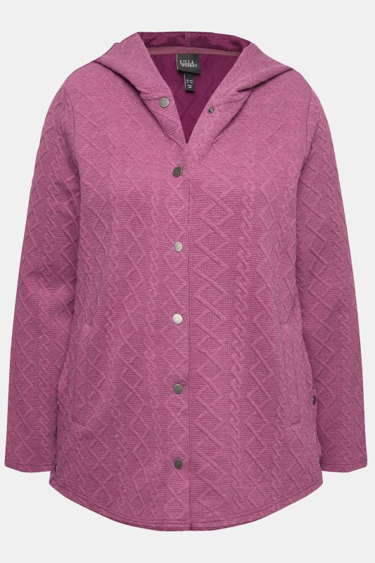 Veste à capuche, motif torsadé et boutons-pression. Dos plus long.