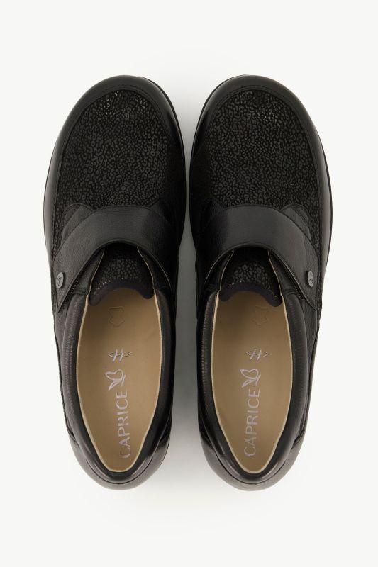 Slippers en cuir Caprice, fermeture à scratch - largeur H