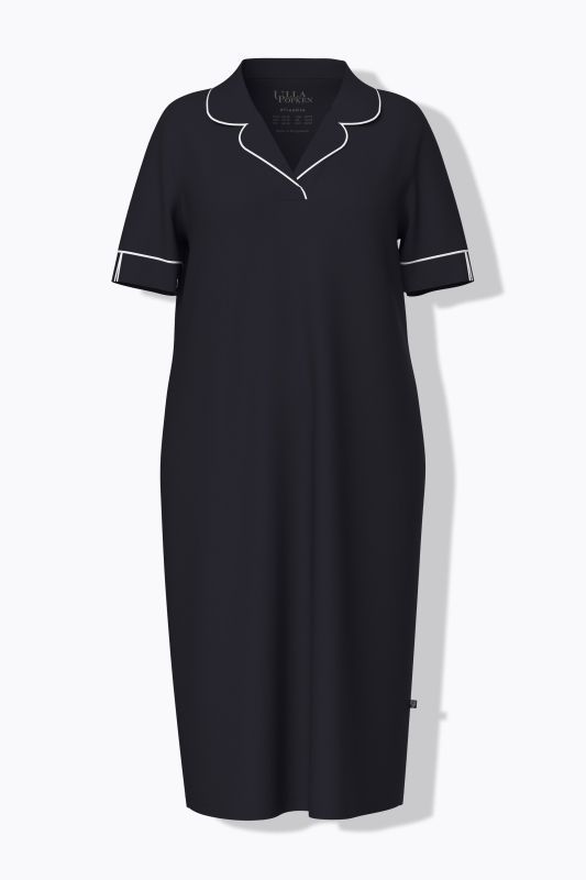 Chemise de nuit, col à revers et manches courtes, passepoils fantaisie