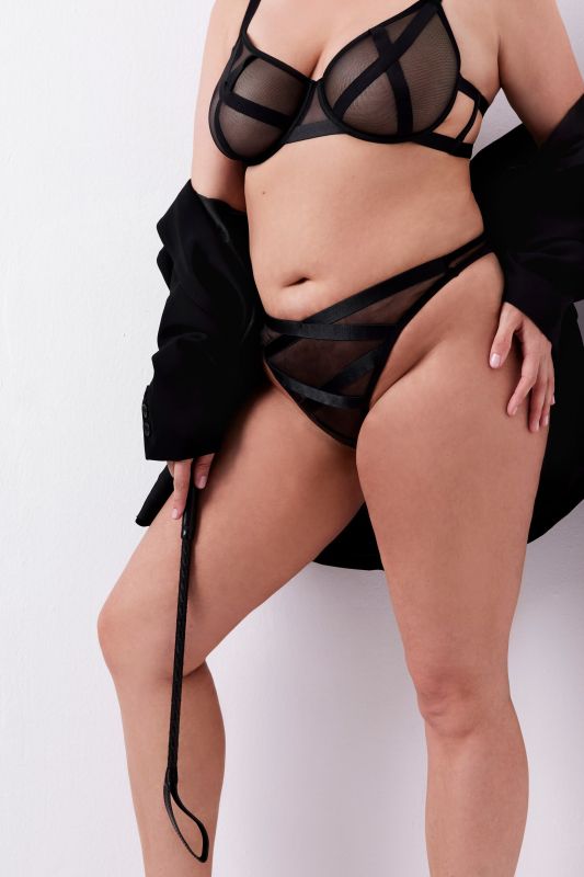 Soutien-gorge à armatures. Mesh, aspect croisé