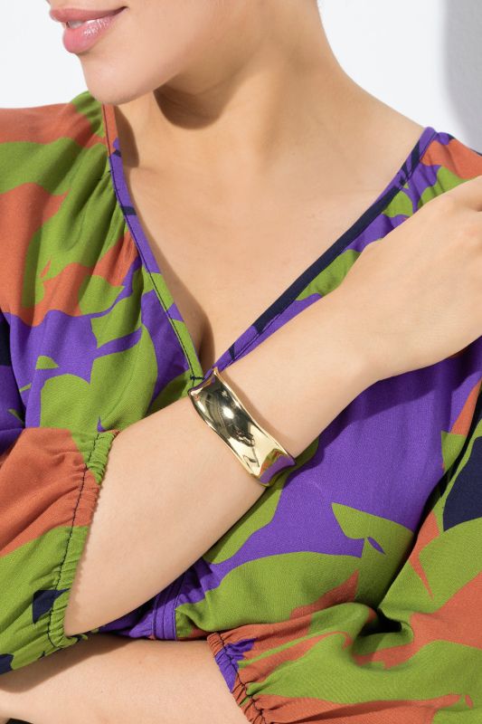 Bracelet ouvert, matière texturée
