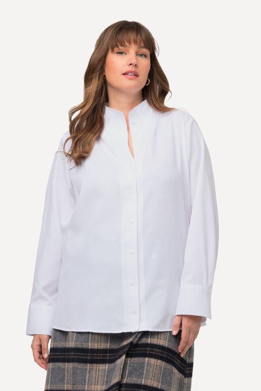 Chemise en tissu Oxford. Col calice et manches longues