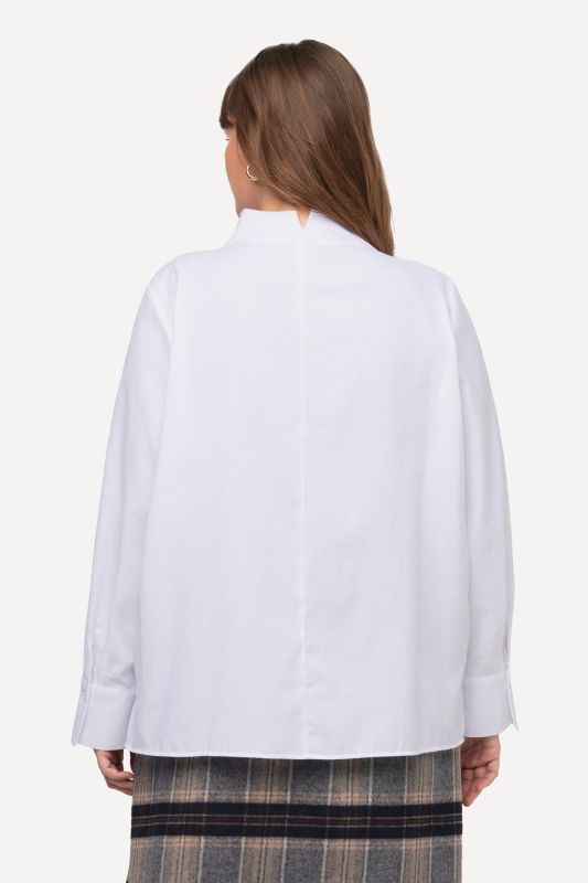 Chemise en tissu Oxford. Col calice et manches longues