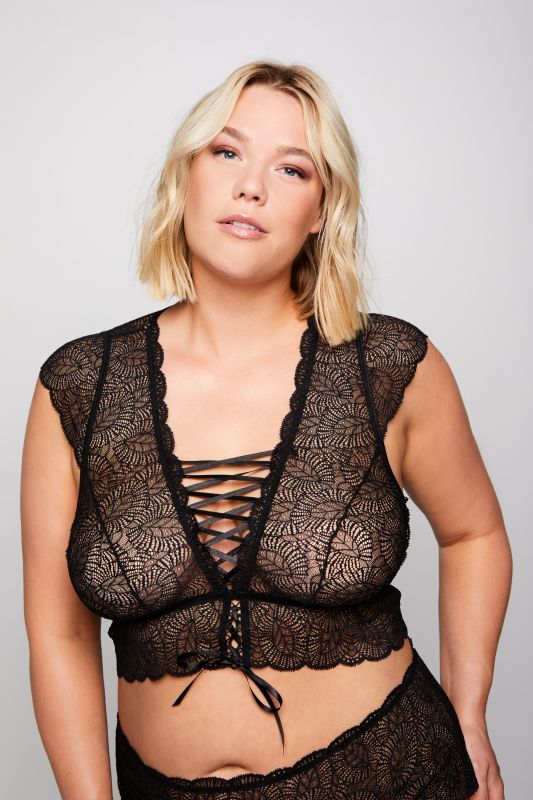 Brassière à manches courtes, laçage