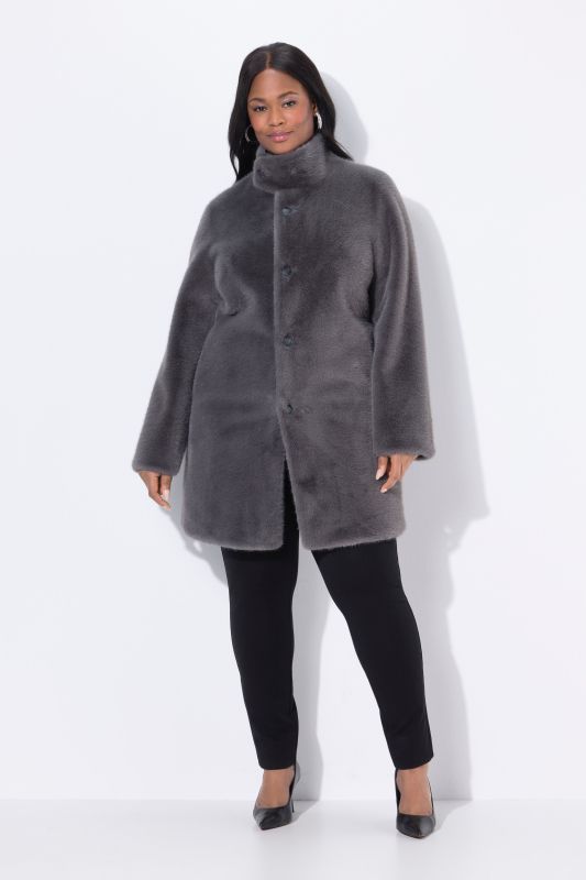 Manteau court imitation fourrure, col montant et boutons-pression, coupe évasée