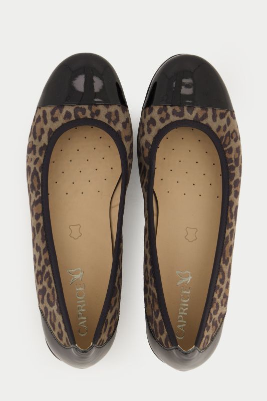 Ballerines en cuir Caprice, motif léopard et cuir vernis - largeur G