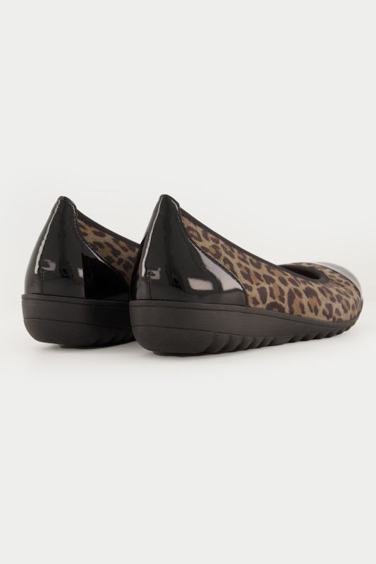 Ballerines en cuir Caprice, motif léopard et cuir vernis - largeur G