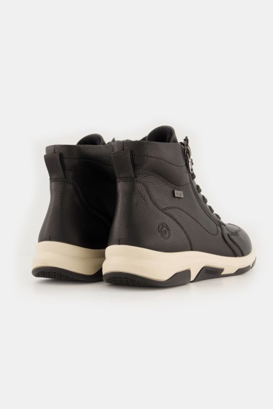 Sneakers techniques en cuir