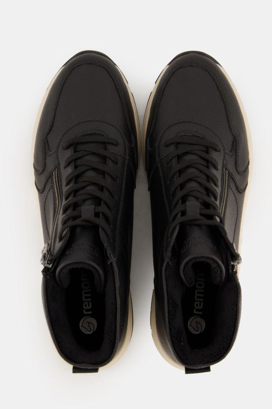 Sneakers techniques en cuir