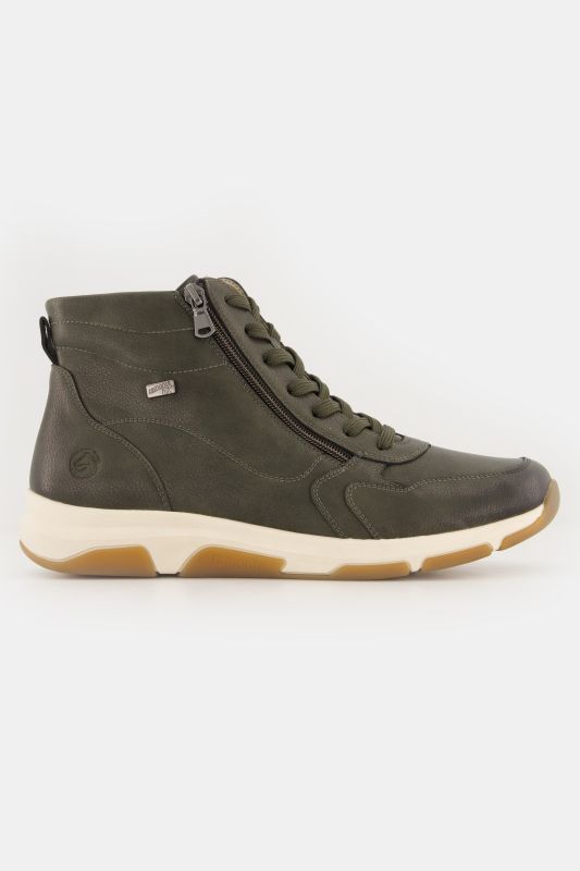 Sneakers techniques en cuir
