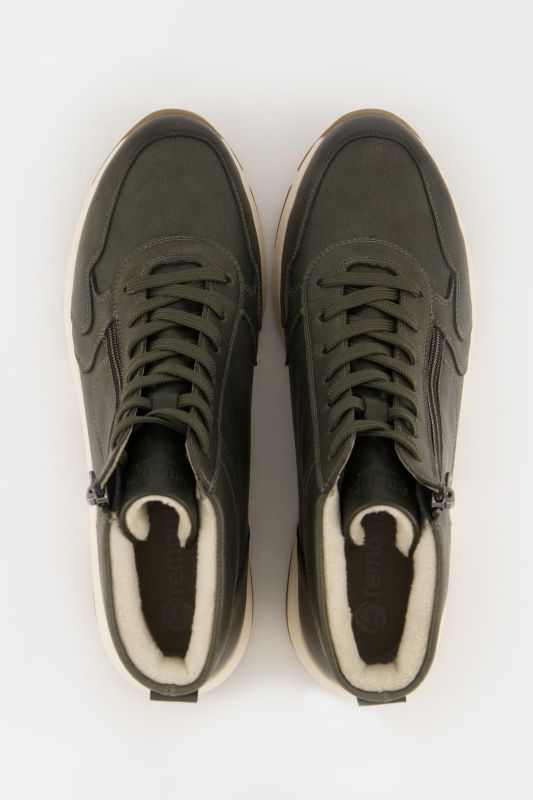 Sneakers techniques en cuir