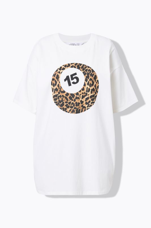 T-shirt oversize. Manches courtes. Motif boule de billard