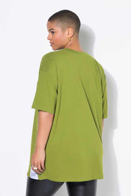 T-shirt oversize. Manches courtes. Patch sur la base