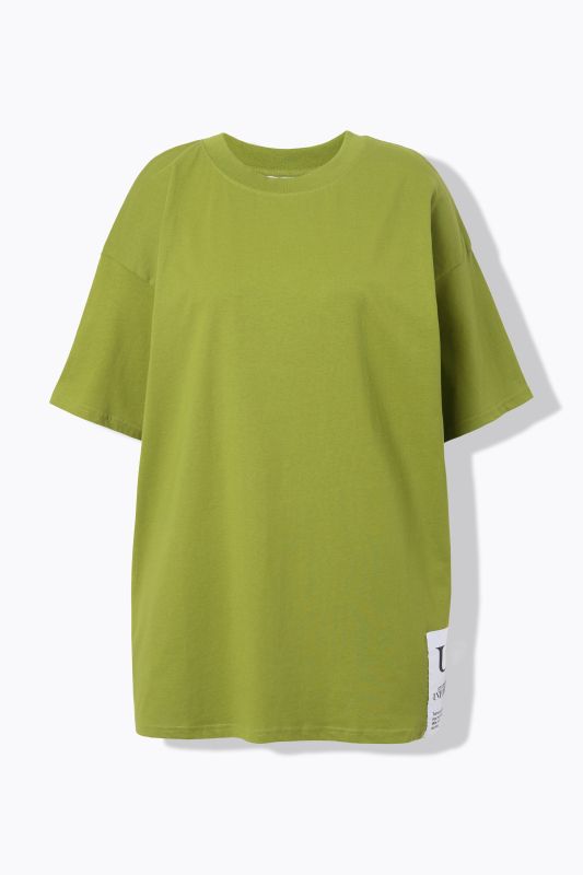 T-shirt oversize. Manches courtes. Patch sur la base