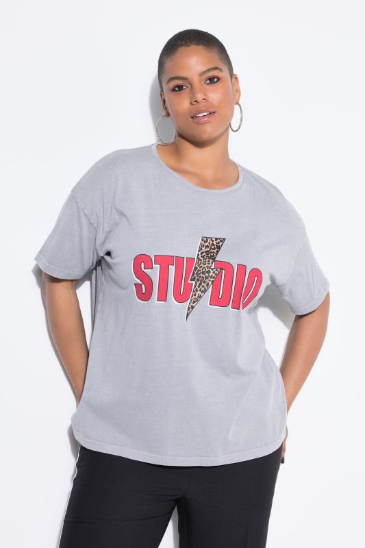T-shirt oversize. Manches courtes. Motif éclair léopard