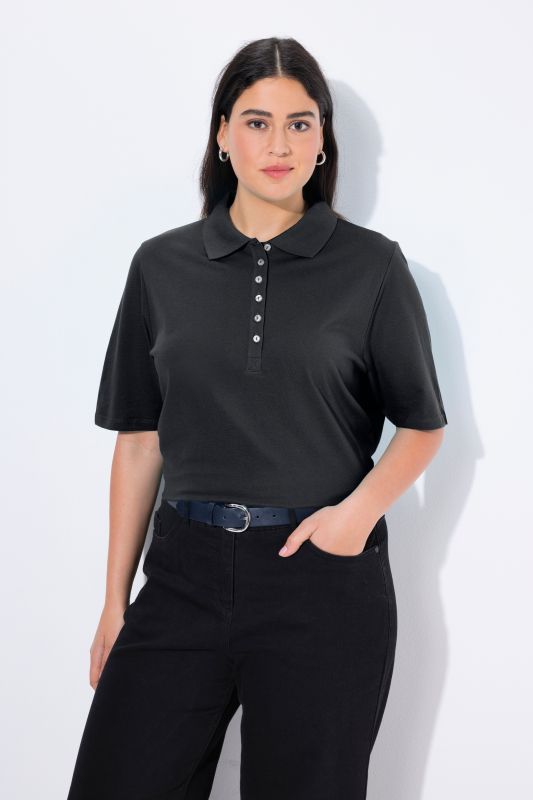 Polo en maille piquée. Patte de boutonnage en velours. Manches courtes
