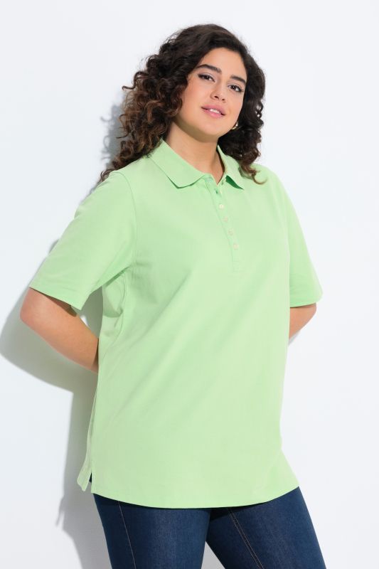 Polo en maille piquée. Patte de boutonnage en velours. Manches courtes