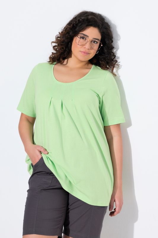 T-shirt en modal. Plis fantaisie, col rond et manches courtes. Coupe évasée