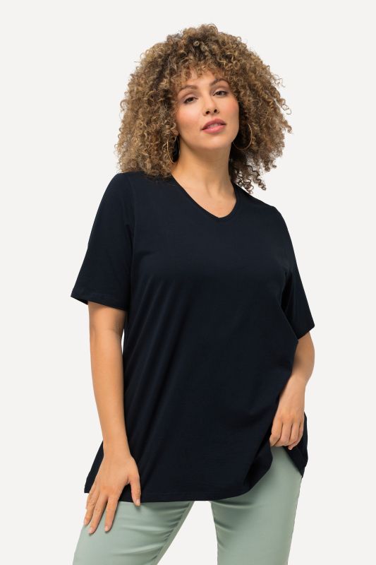 T-shirt à coupe évasée. Décolleté en V et manches courtes