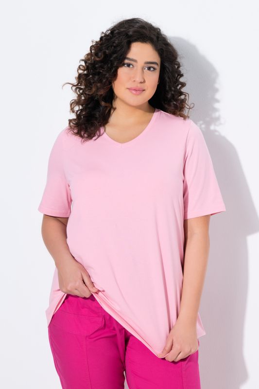 T-shirt à coupe évasée. Décolleté en V et manches courtes