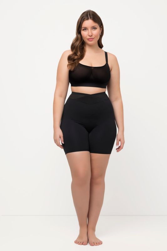 Bermuda gainant, taille haute. Large ceinture en mesh, effet cache-cœur
