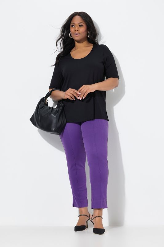 Pantalon, jambe slim. Taille élastique. Plis fantaisie. Petites fentes aux chevilles