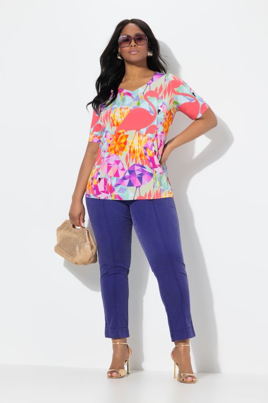 Pantalon, jambe slim. Taille élastique. Plis fantaisie. Petites fentes aux chevilles
