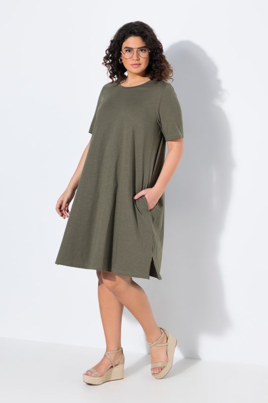 Robe en jersey avec poches, coupe évasée, col rond et manches courtes