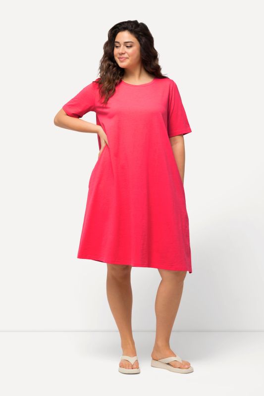 Robe en jersey avec poches, coupe évasée, col rond et manches courtes
