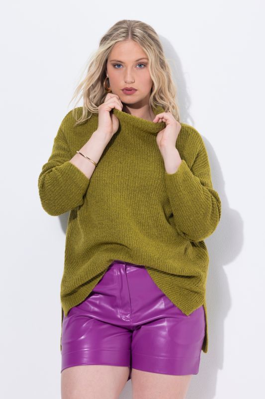 Pull oversized en maille côtelée, col roulé et manches longues
