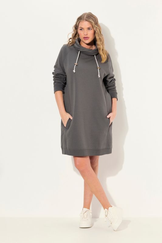 Robe en molleton avec poches, col montant et manches longues