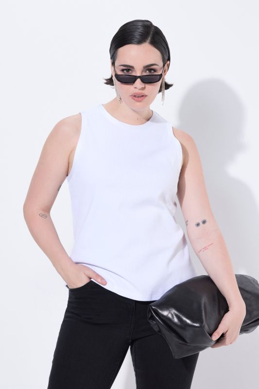 Haut sans manches, liserés en satin, décolleté rond et coupe Slim Fit