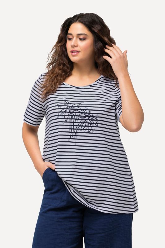T-shirt à col rond et manches courtes. Broderie palmiers et rayures.