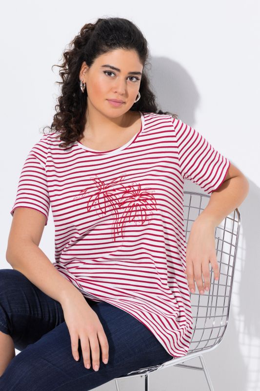 T-shirt à col rond et manches courtes. Broderie palmiers et rayures.