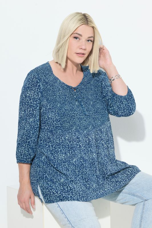 Blouse smockée à pois, décolleté rond et manches 3/4, coupe évasée